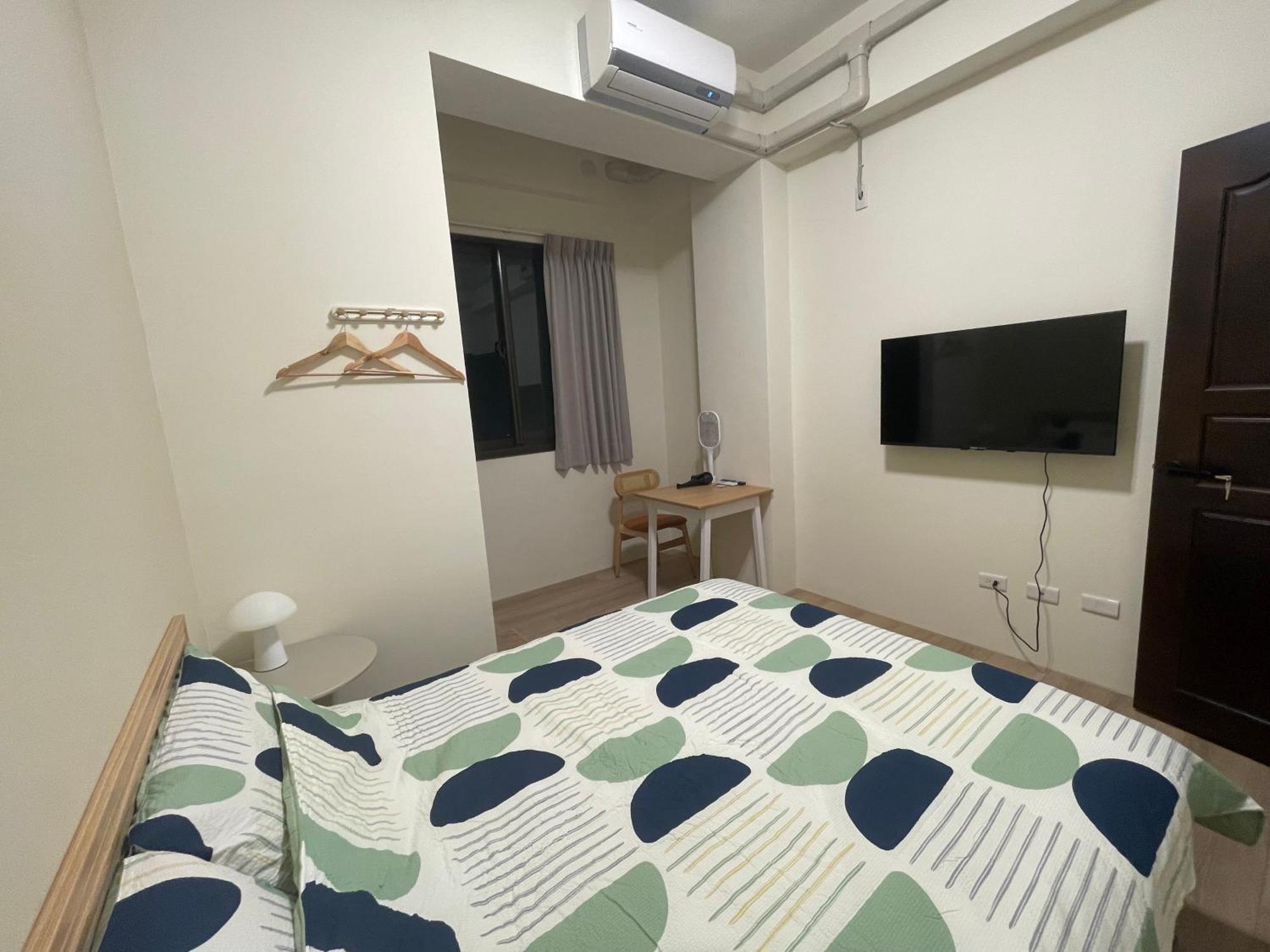 Hello Guesthouse Луган Экстерьер фото